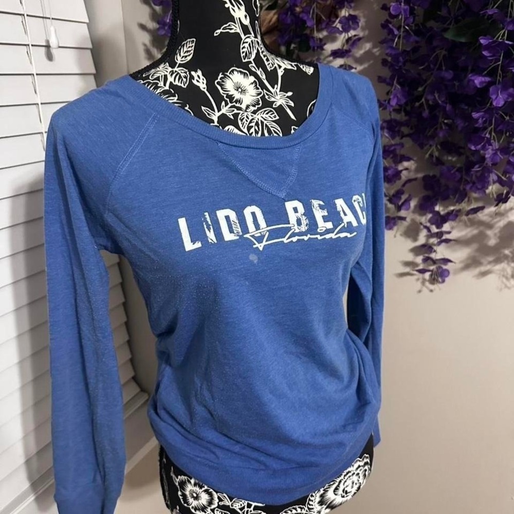 Super cute blue long sleeve "Lido Beach Florida" graphic top